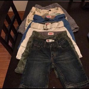 Bundle of Levi Cargo Shorts 4t